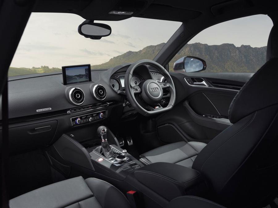 Торпедо Audi S3 Sportback (8V) 2013 года  (AU) (фото 15 из 21)